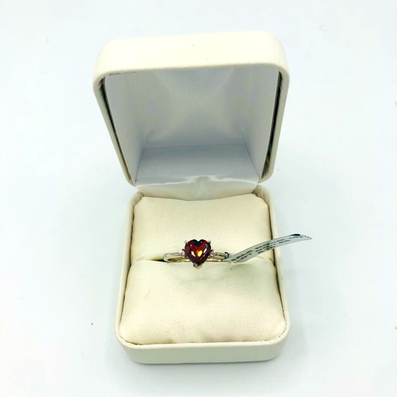 Beautiful Heart Shaped Garnet and Silver Ring - Picture 6 of 6